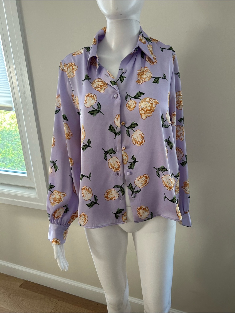 ZARA Lilac Floral Print Blouse
Size Medium
NEW WITH TAGS!